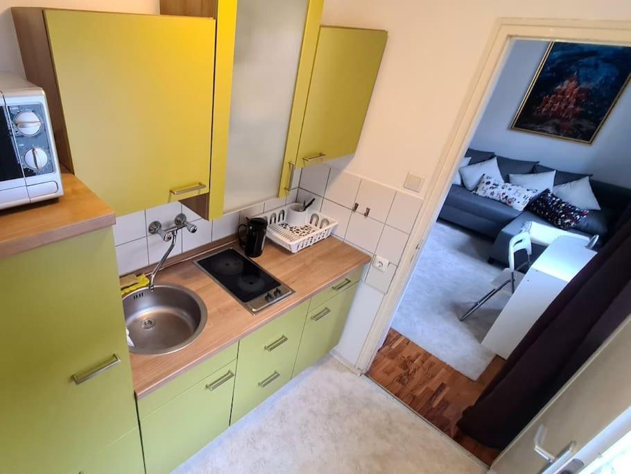 Cozy Right Next To The Castel Apartment *